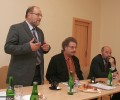 Zleva: senátor Adolf Jílek, předseda FoS ČR Zdeněk Pšenica a Vladimír Vihan na tiskové konferenci.