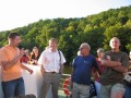Plavby po Brněnské přehradě se zúčastnili také náčelník Asociace TOM Tomáš Novotný (druhý zleva) a předseda Klubu českých turistů Jan Stráský (vpravo od něj).