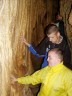 Marek a Vašek při prohlídce jeskyně Balcarka