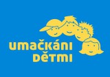 Logo pionýrské kampaně Umačkáni dětmi