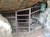 Zpřístupněním Solvayova lomu na Ještědském hřbetu přibyl turistům další pozoruhodný cíl – zajímavé místo s krásnou vyhlídkou a jeskyněmi (foto ČSOP)